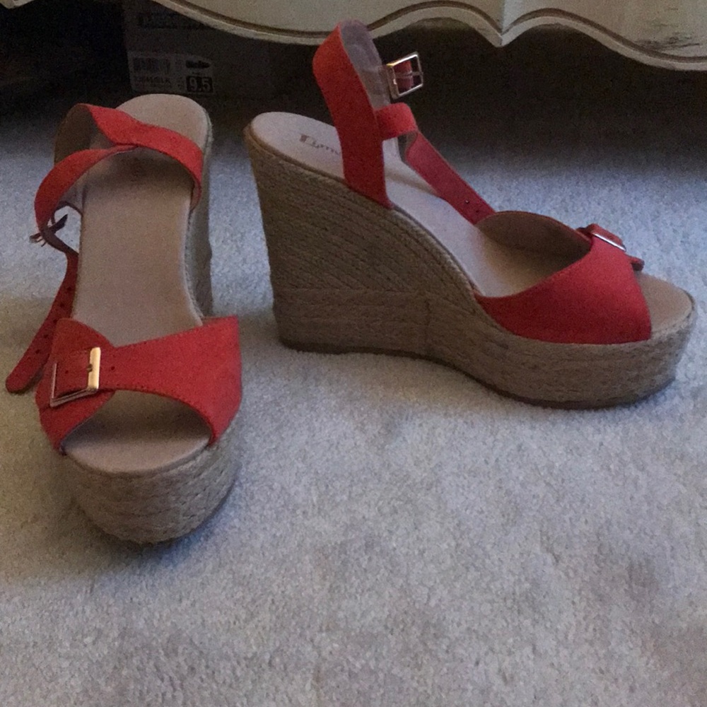 Wedged shoes - Limelight brand